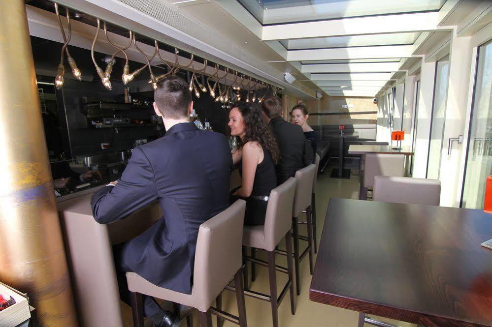 Residenz Am Zwinger Dresden Exterior foto The bar at the Sky Bar